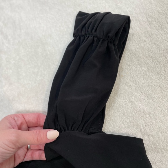 Express Black Blouse - Picture 4 of 4